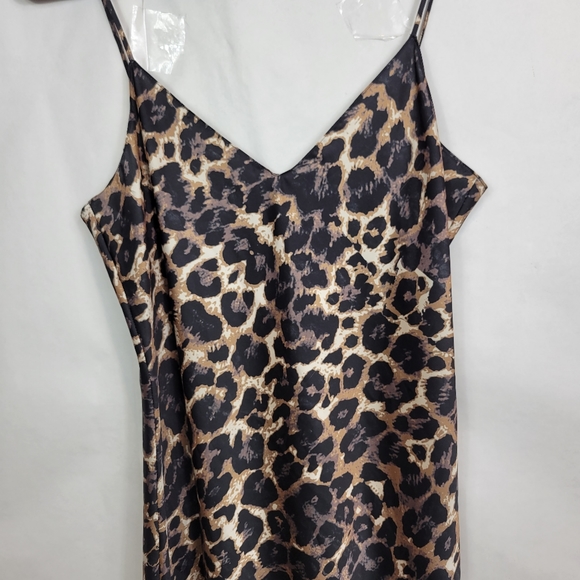 🆕️ Pam and Gela leopard print slip dress - Picture 3 of 8